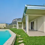 Sunny Apartment *
