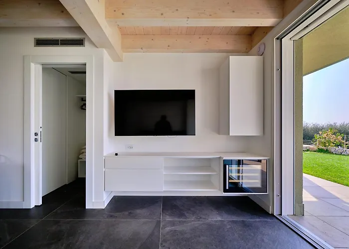 Sunny باردولينو