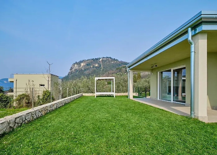 Sunny Бардолино